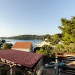 Matana Πανσιόν Pomena