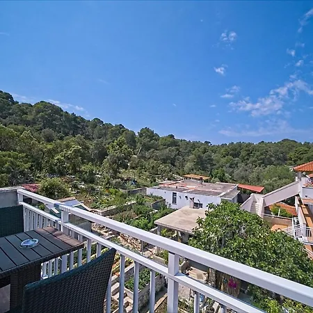 Matana Πανσιόν Pomena