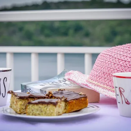 Πανσιόν Matana 3*